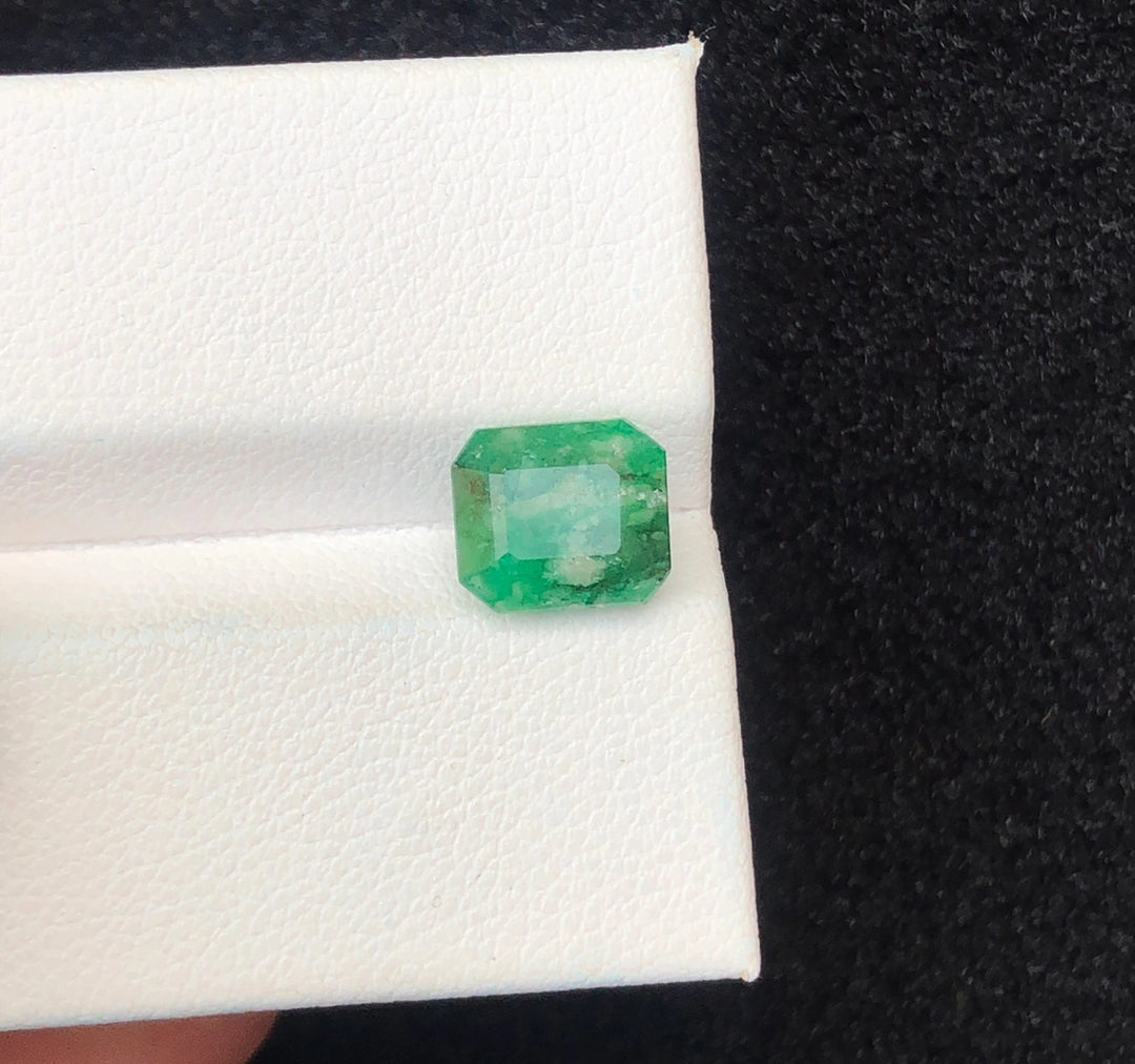 Emerald 1.o5 Cts.