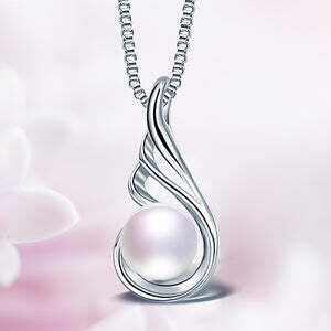 Elegant Pearl Pendant Necklace